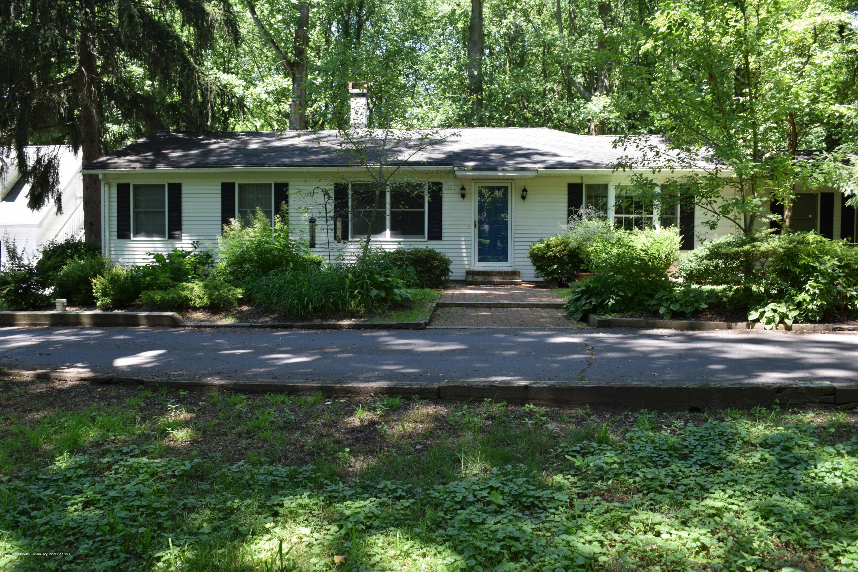 245 Red Hill Road Middletown, NJ 07748 - Photo 7 of 37 DSC_0023