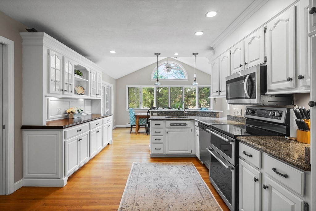 10 Hillcrest Road Wakefield, MA 01880 - Photo 11 of 42 Gallery Image 11