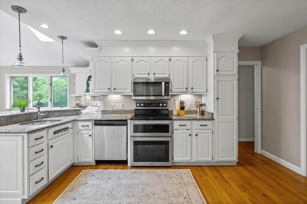 10 Hillcrest Road Wakefield, MA 01880 - Photo 12 of 42 Gallery Image 12