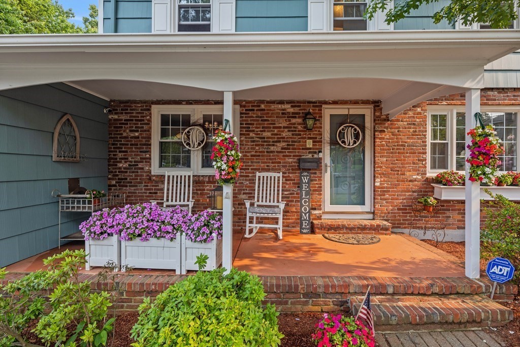 10 Hillcrest Road Wakefield, MA 01880 - Photo 3 of 42 Gallery Image 3