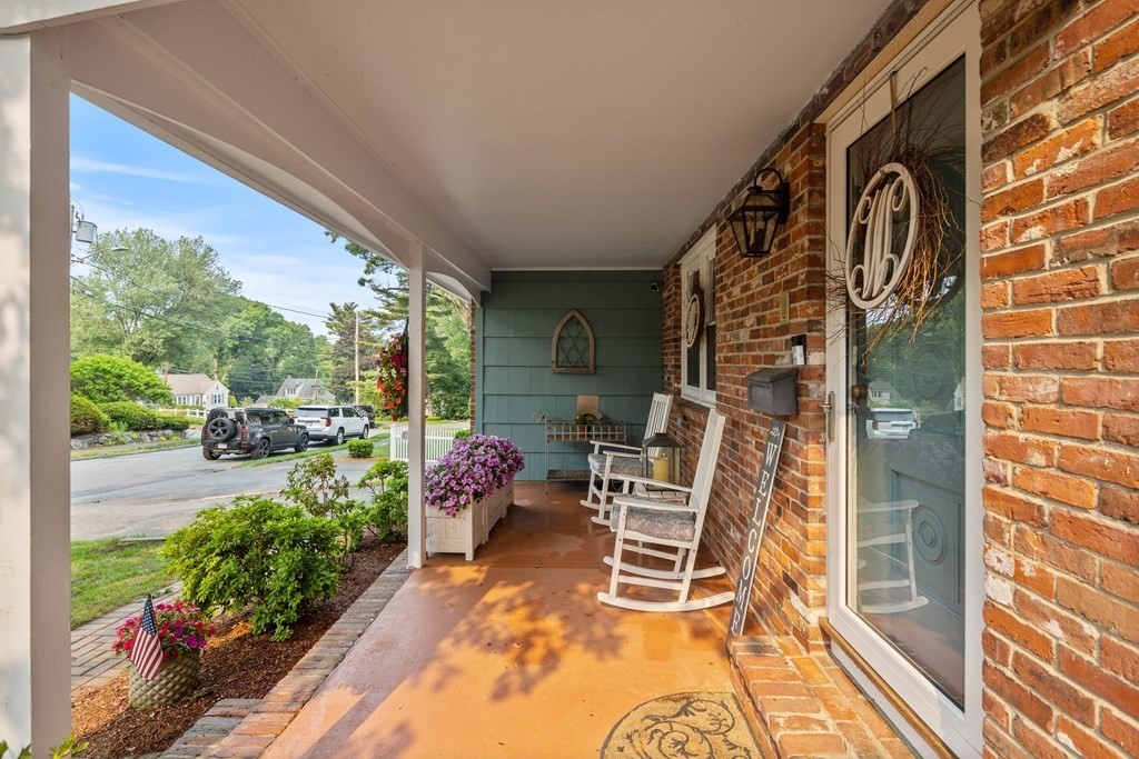 10 Hillcrest Road Wakefield, MA 01880 - Photo 4 of 42 Gallery Image 4