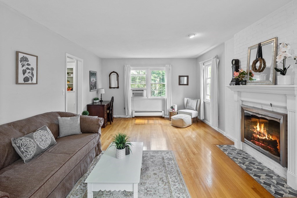10 Hillcrest Road Wakefield, MA 01880 - Photo 5 of 42 Gallery Image 5