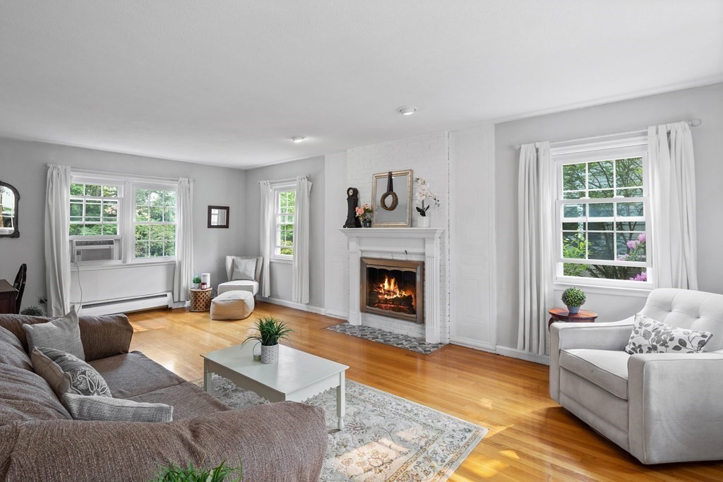 10 Hillcrest Road Wakefield, MA 01880 - Photo 8 of 42 Gallery Image 8