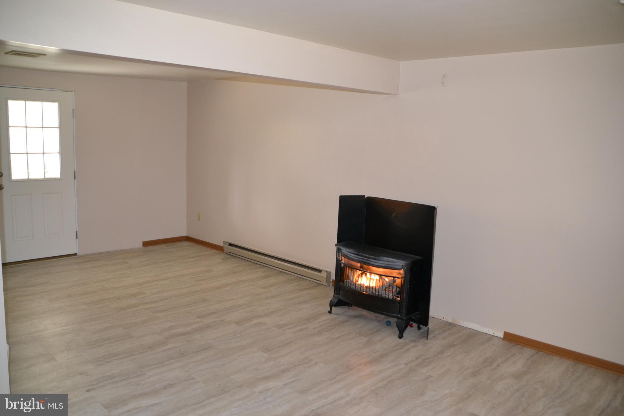 110 Robert Road Harrisburg, PA 17112 - Photo 14 of 23 Huge family room!
