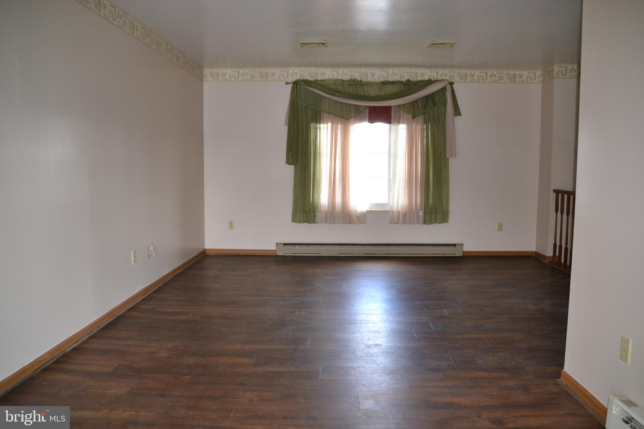 110 Robert Road Harrisburg, PA 17112 - Photo 7 of 23 ALL LAMINATE