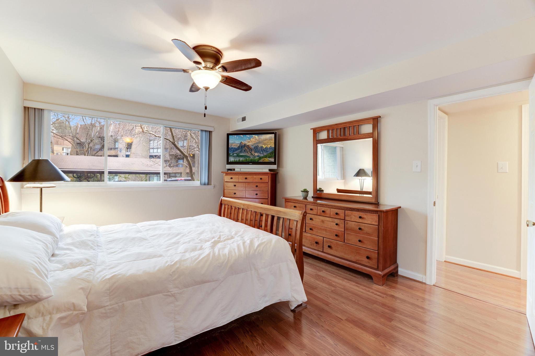 2122 Green Watch Way, Unit 10/101A Reston, VA 20191 - Photo 20 of 34 Primary bedroom