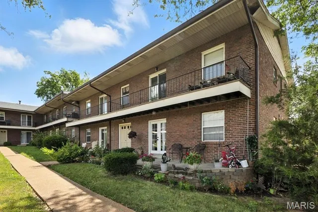 $89,000 | 6935 Colonial Woods Drive, Unit 23, St. Louis, MO 63129