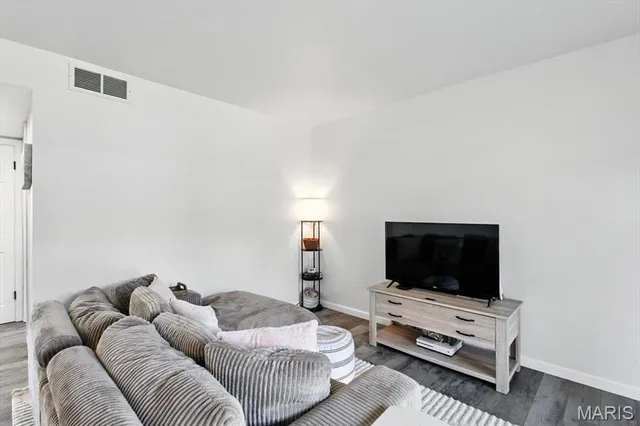 $89,000 | 6935 Colonial Woods Drive, Unit 23, St. Louis, MO 63129