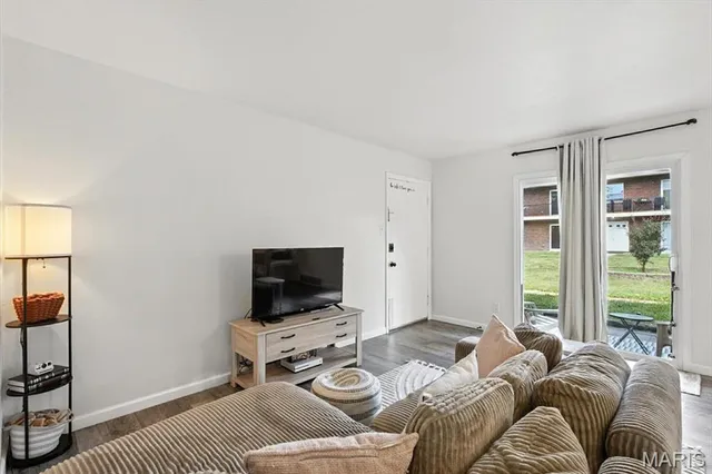 $89,000 | 6935 Colonial Woods Drive, Unit 23, St. Louis, MO 63129