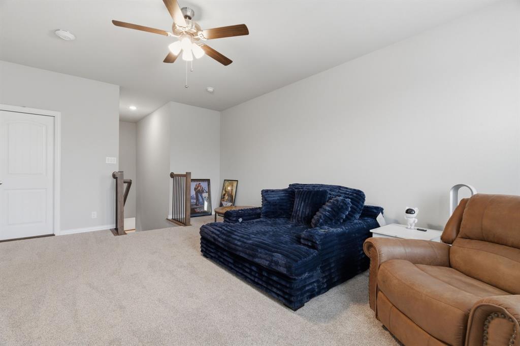 1117 Springfield Road Springtown, TX 76082 - Photo 30 of 40 a living room with furniture