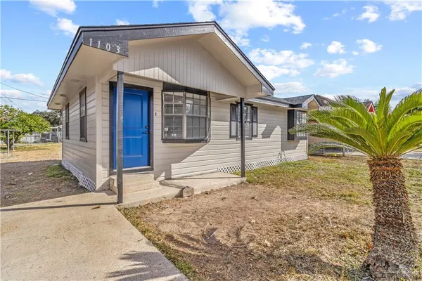 a view of a house with a backyard