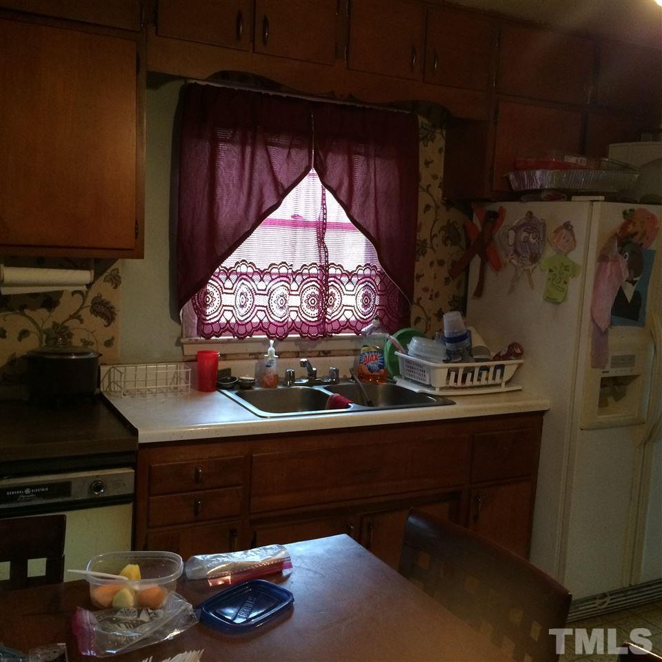 928 Friar Tuck Road Raleigh, NC 27610 - Photo 3 of 6 a room with lots of different colored cloths