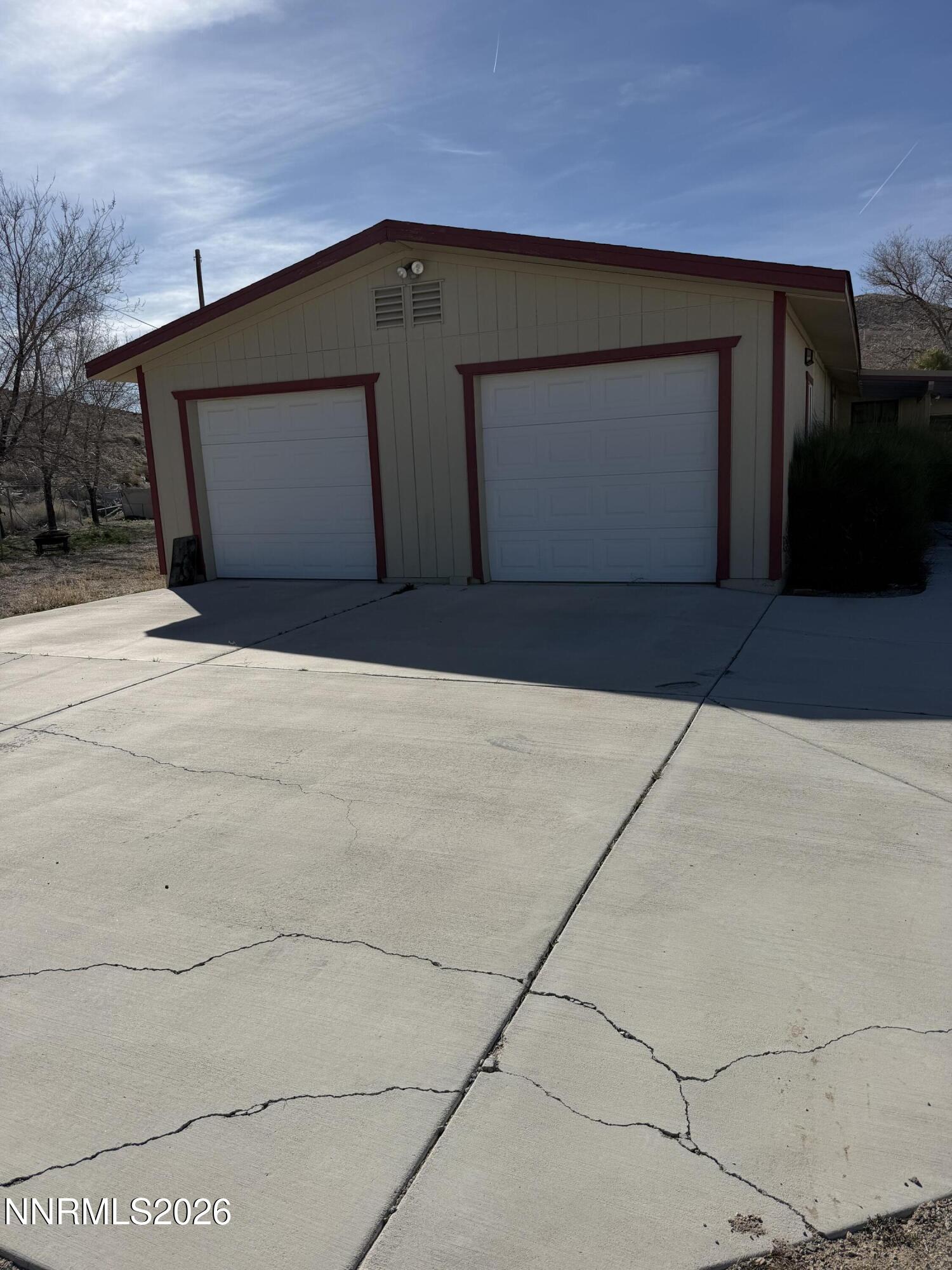 6 Ketten Road Tonopah, NV 89049 - Photo 2 of 49 a front view of a house