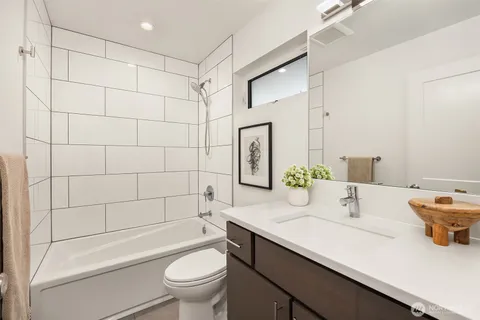 $837,000 | 2005 Dexter Avenue North, Unit B, Seattle, WA 98109