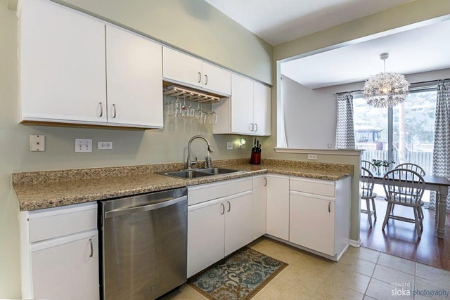 183 Northlight Passe Lake In The Hills, IL 60156 - Photo 5 of 23