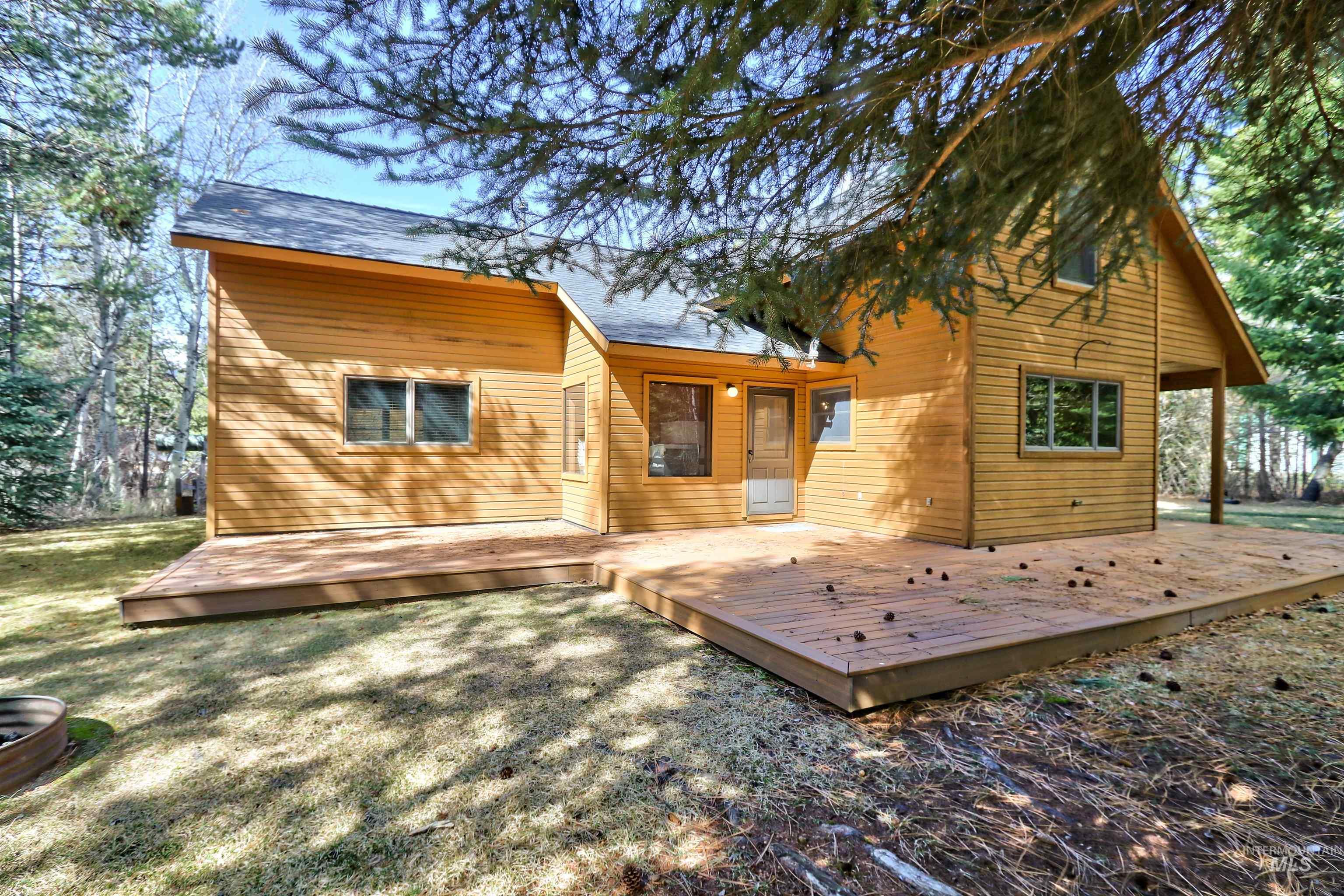 12712 Hereford Road Donnelly, ID 83615 - Photo 6 of 50 Back of house with a deck