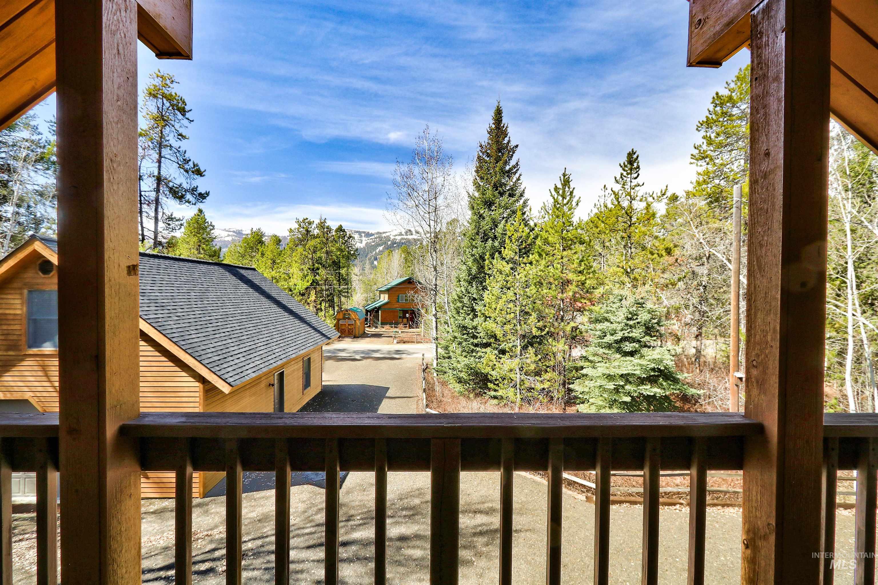 12712 Hereford Road Donnelly, ID 83615 - Photo 10 of 50 View of wooden deck