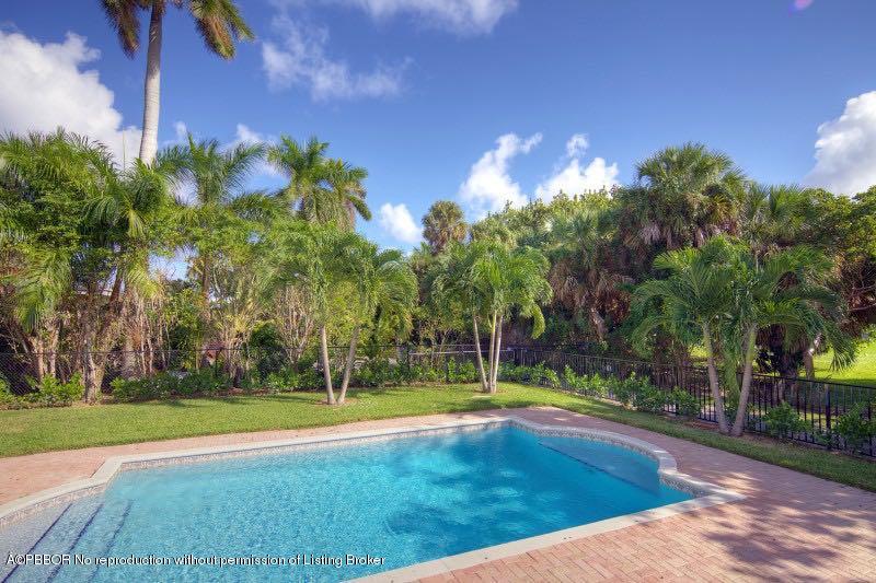 314 Beach Curve Road Lantana, FL 33462 - Photo 20 of 21 19 Pool