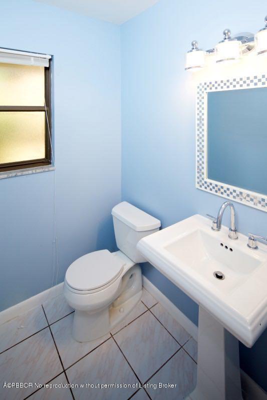314 Beach Curve Road Lantana, FL 33462 - Photo 10 of 21 9 Powder Room