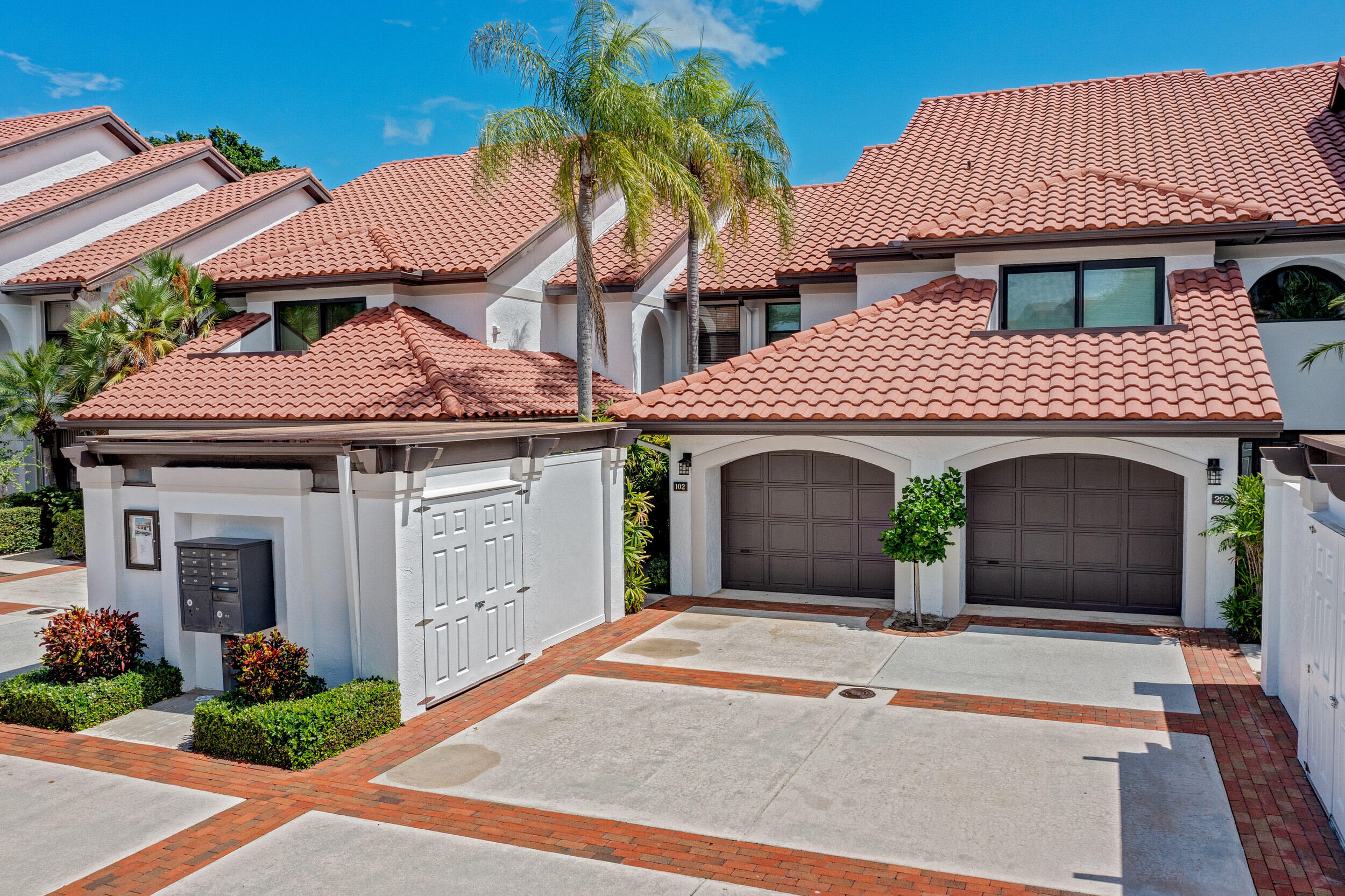 16622 Traders Crossing North, Unit 102 Jupiter, FL 33477 - Photo 2 of 19 a front view of a house with yard