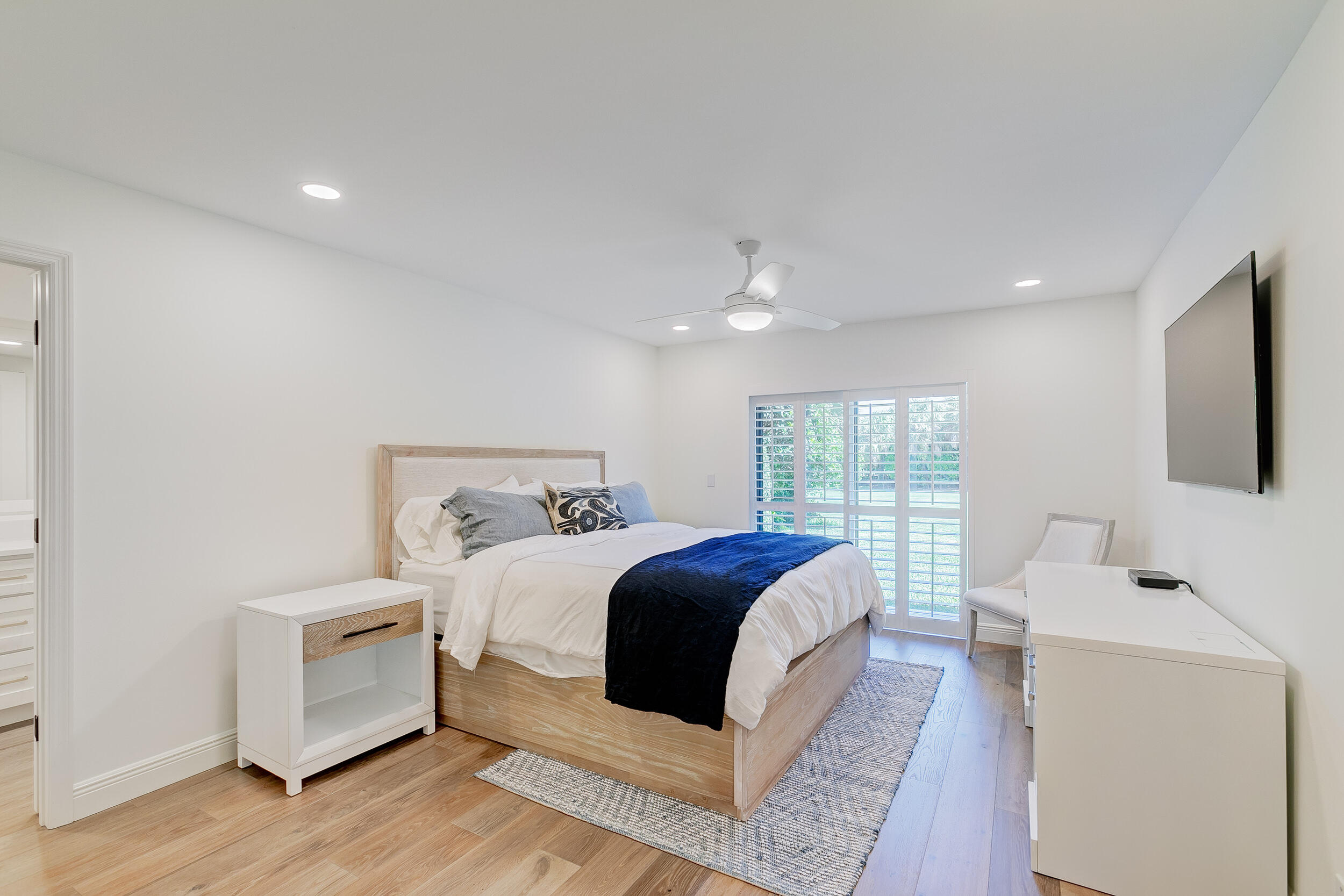 16622 Traders Crossing North, Unit 102 Jupiter, FL 33477 - Photo 10 of 19 a bed room with a bed and a window