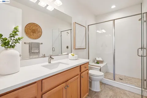 $2,599,000 | 5 Stirling Way, Hayward, CA 94542