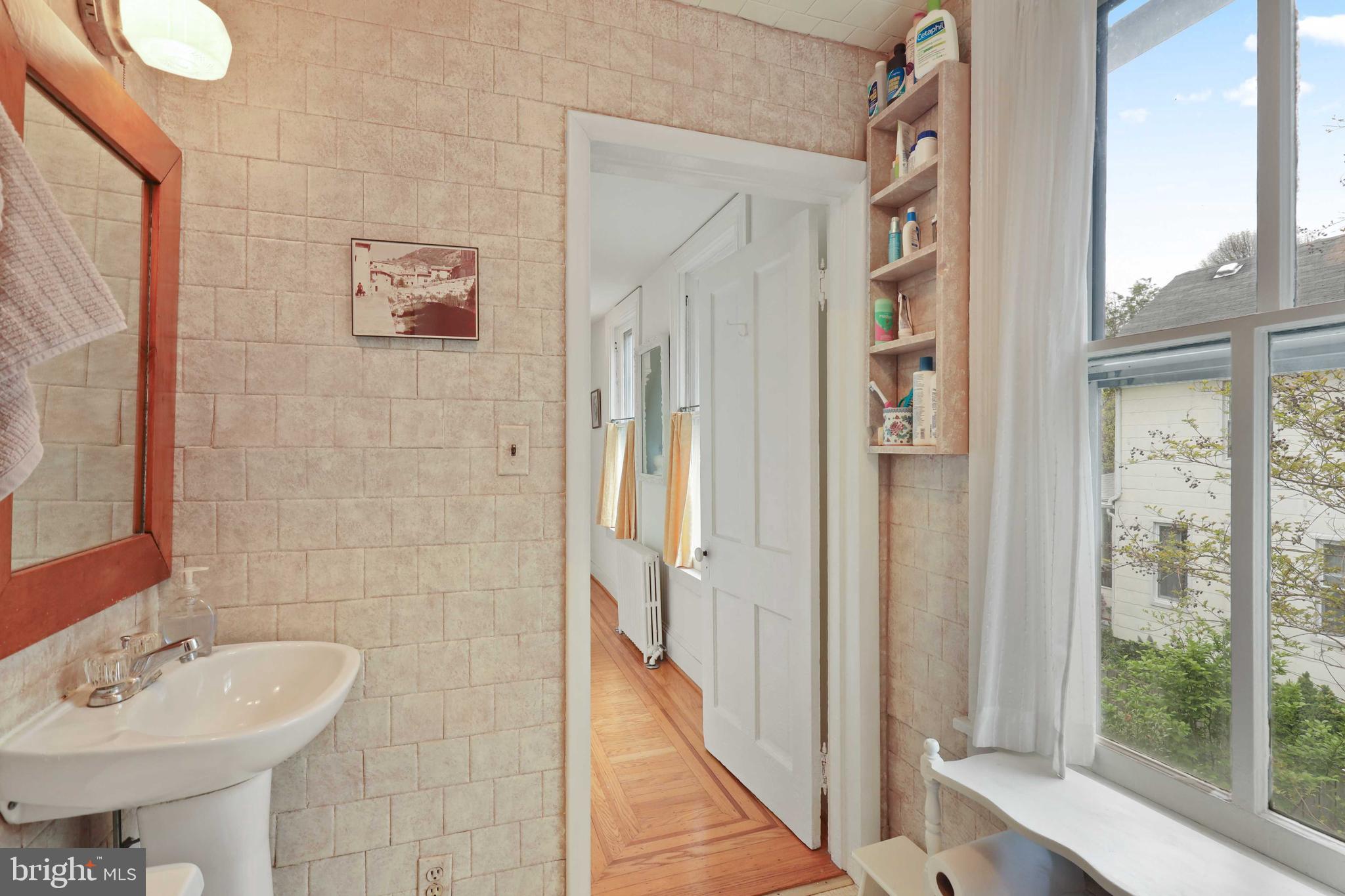 4507 Wilmslow Road Baltimore, MD 21210 - Photo 25 of 59 Full bath off second level hallway