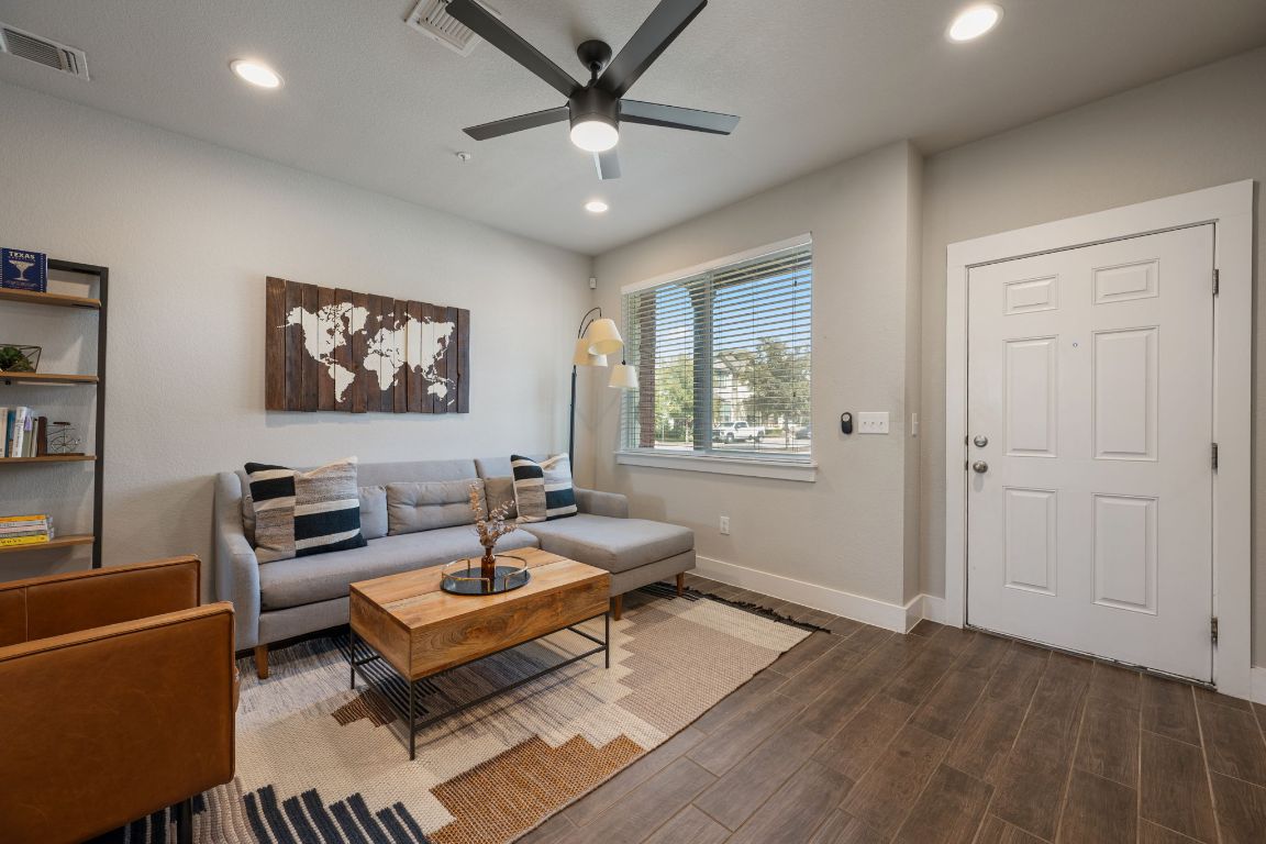 7408 Wildcat Pass Austin, TX 78757 - Photo 4 of 34