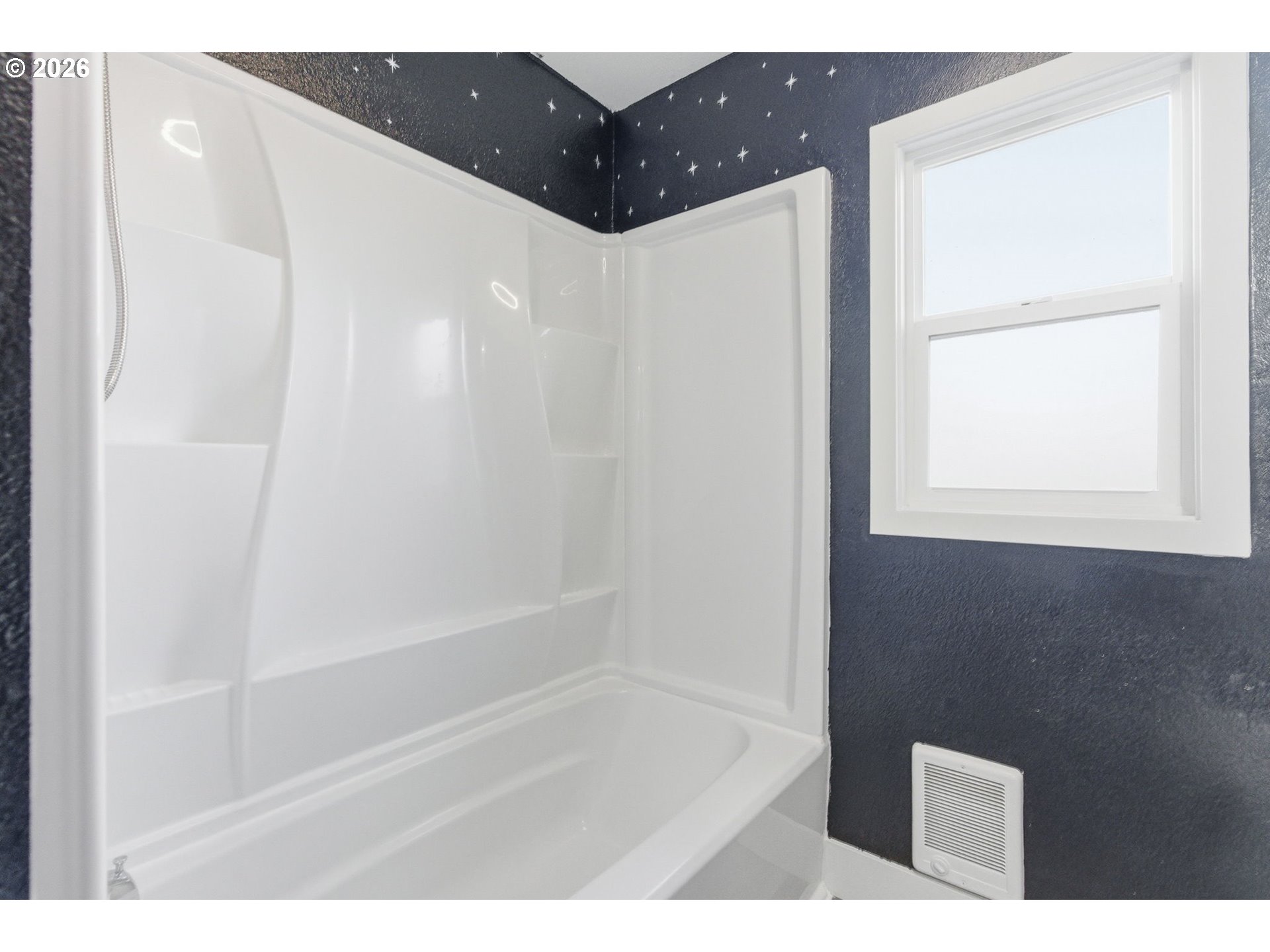 16484 Front Avenue Oregon City, OR 97045 - Photo 19 of 34 a bathroom with a bathtub