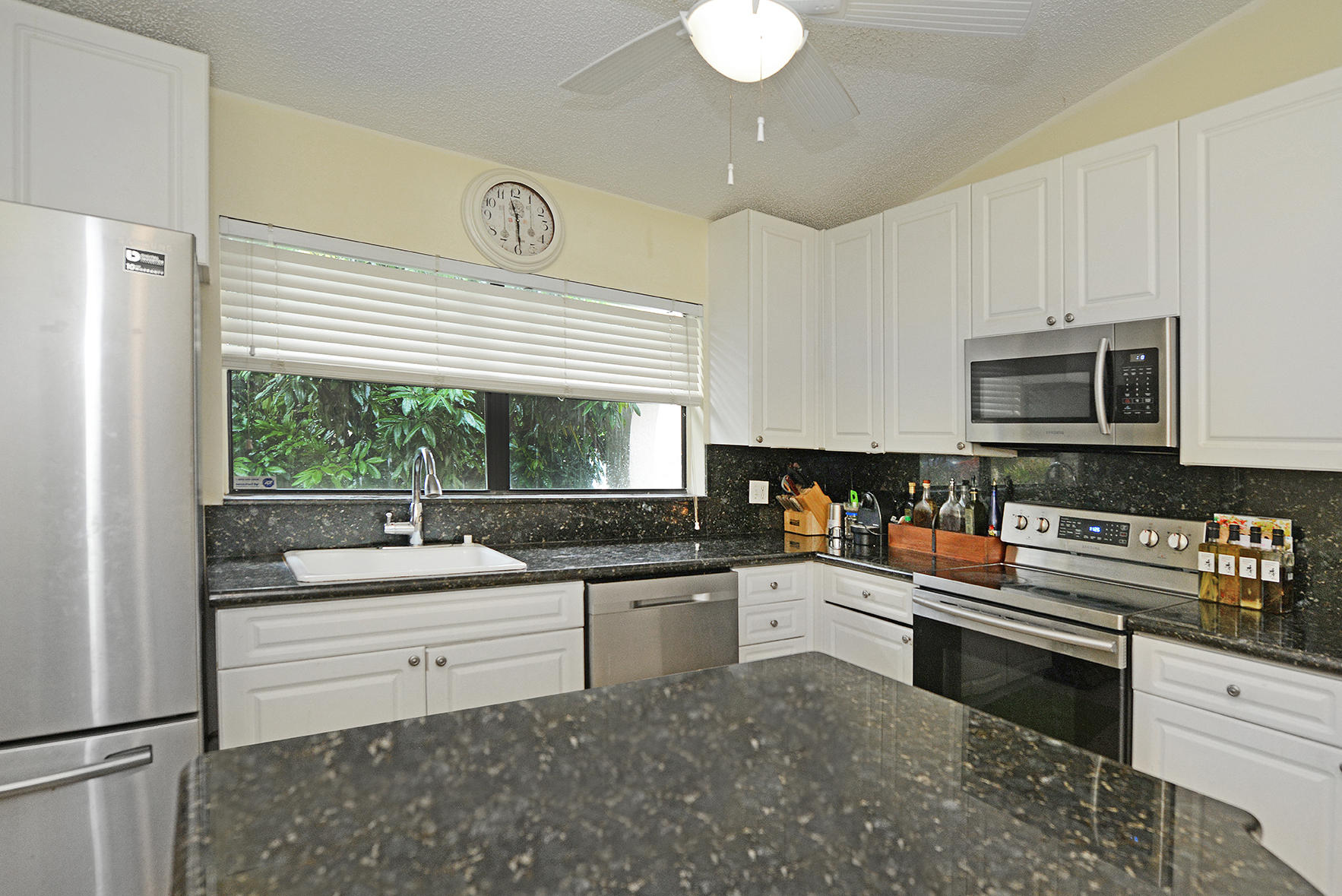 7570 Solimar Circle Boca Raton, FL 33433 - Photo 13 of 28 Kitchen
