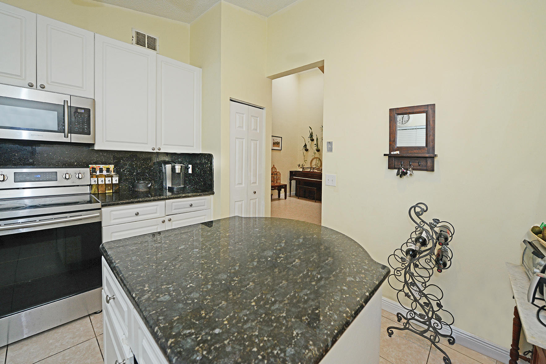 7570 Solimar Circle Boca Raton, FL 33433 - Photo 15 of 28 Kitchen