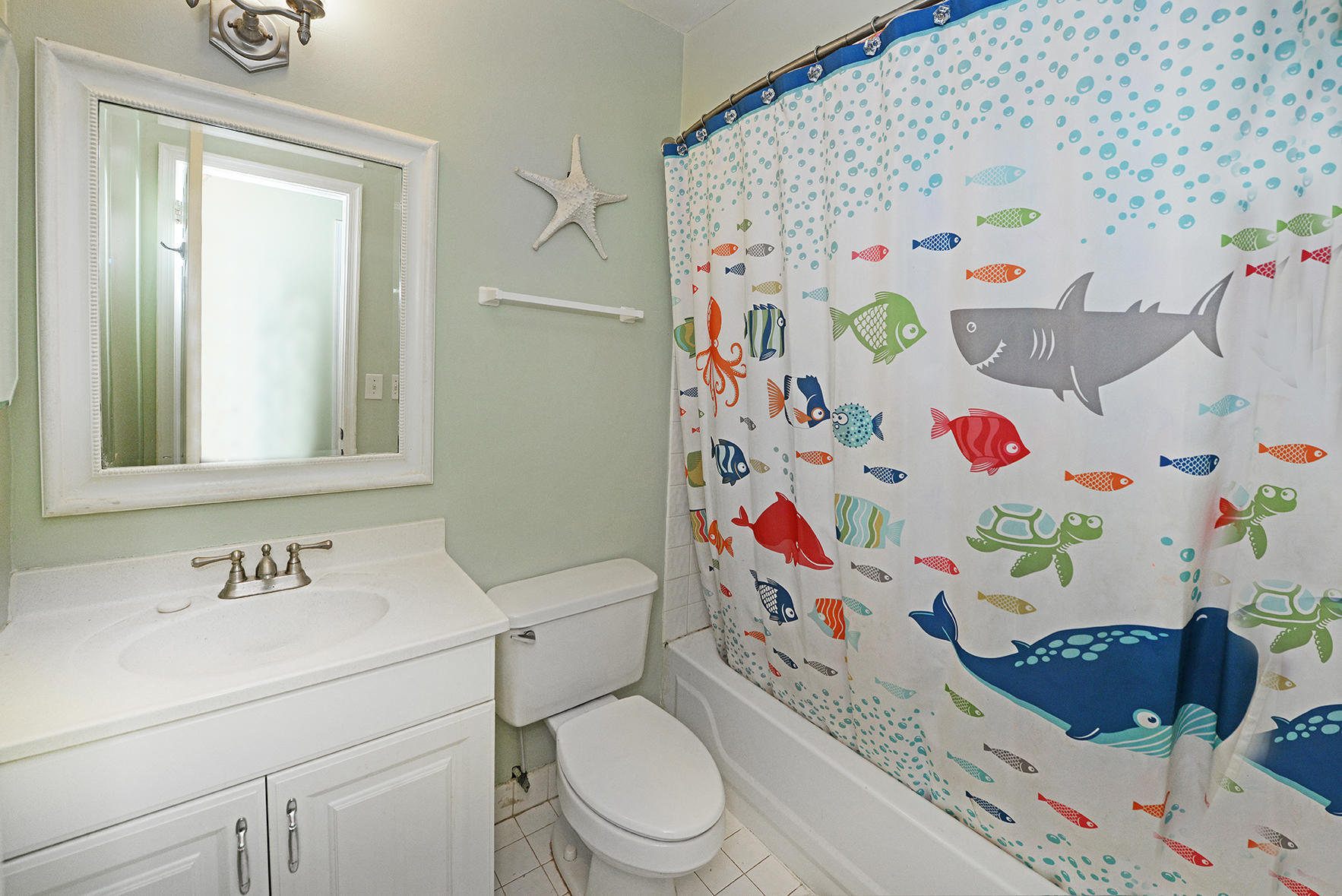 7570 Solimar Circle Boca Raton, FL 33433 - Photo 23 of 28 Guest Bathroom
