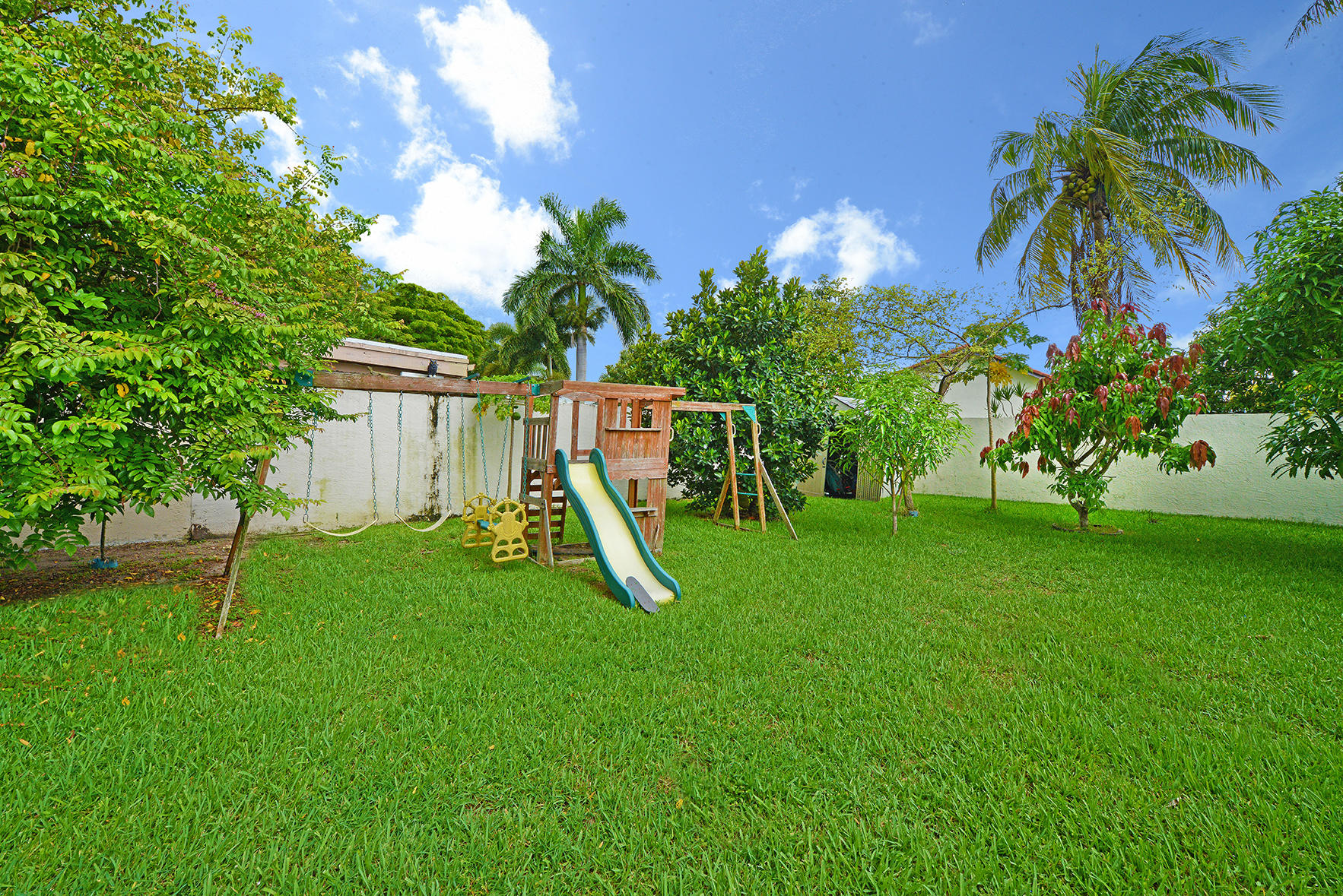 7570 Solimar Circle Boca Raton, FL 33433 - Photo 27 of 28 Backyard
