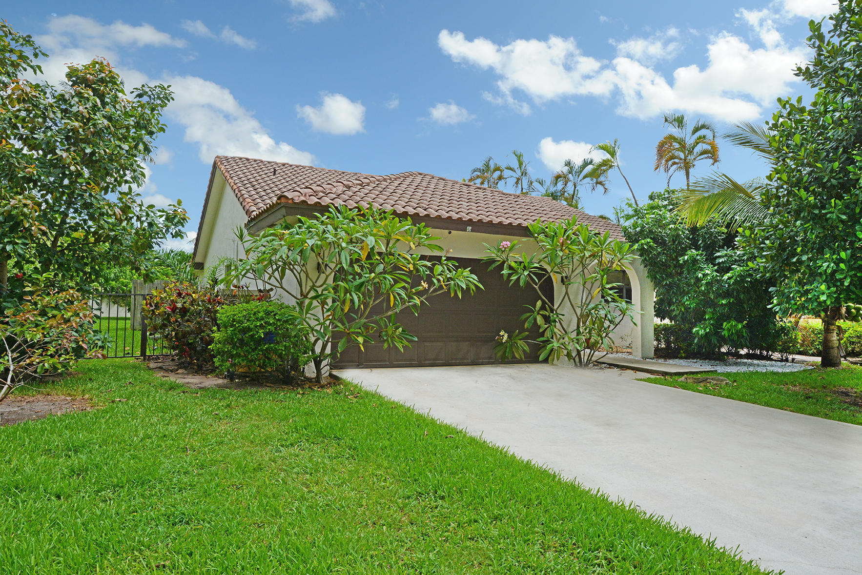 7570 Solimar Circle Boca Raton, FL 33433 - Photo 3 of 28 Front