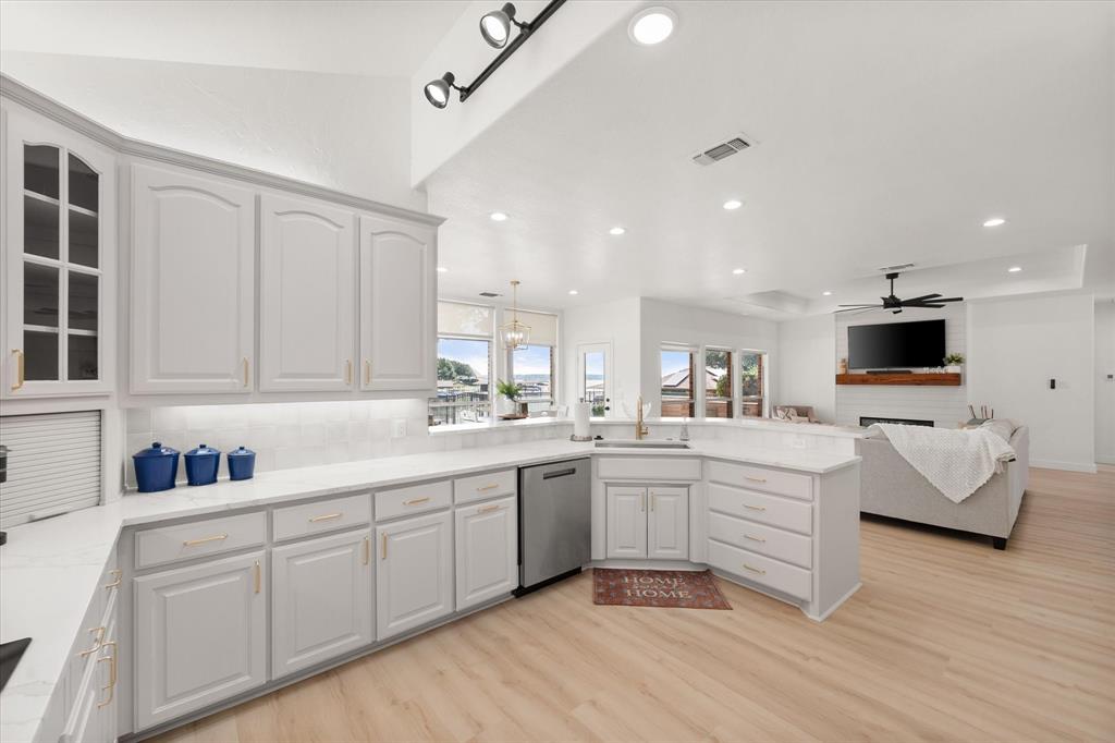 352 Leeward Circle Azle, TX 76020 - Photo 17 of 40