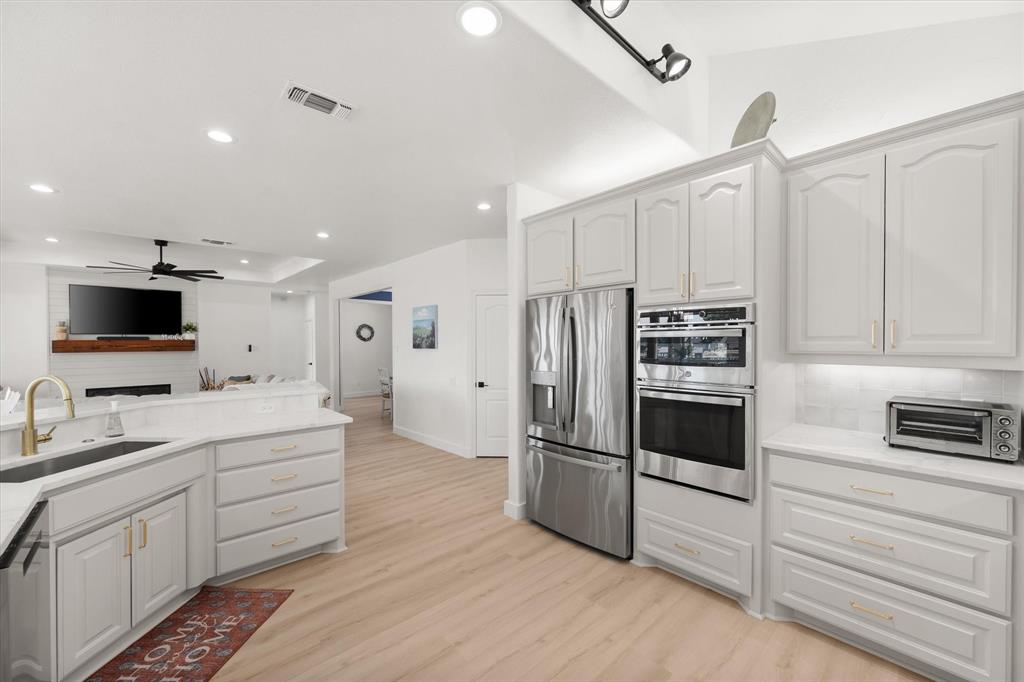 352 Leeward Circle Azle, TX 76020 - Photo 18 of 40