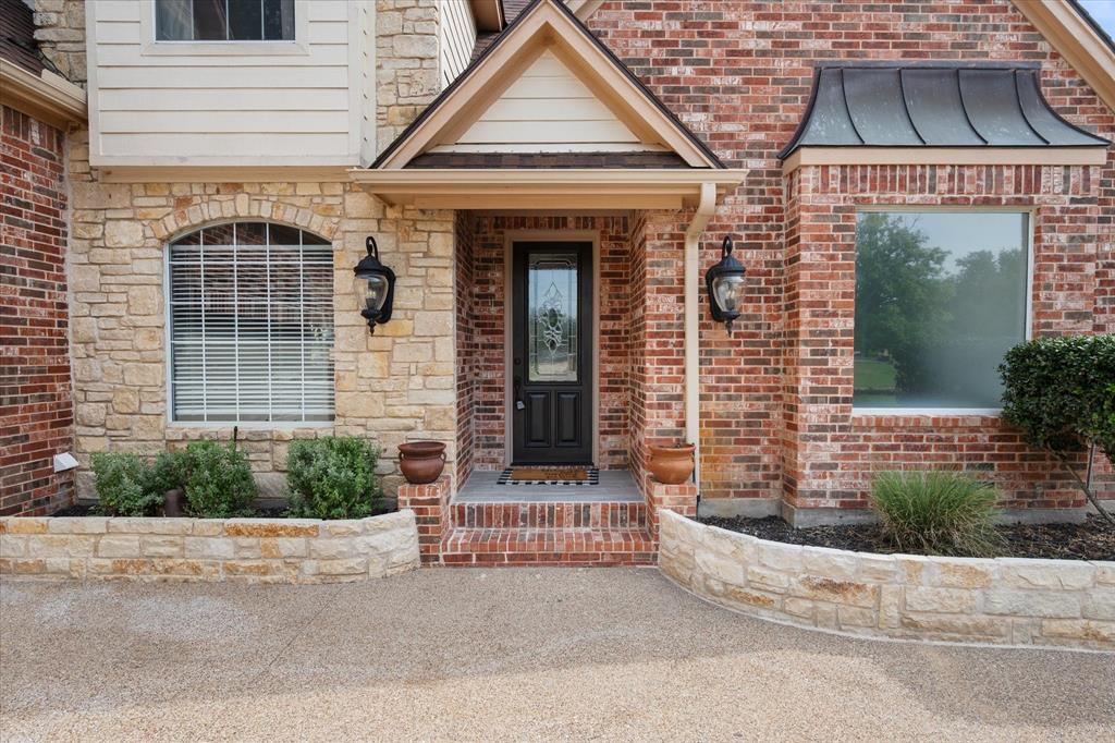 352 Leeward Circle Azle, TX 76020 - Photo 4 of 40