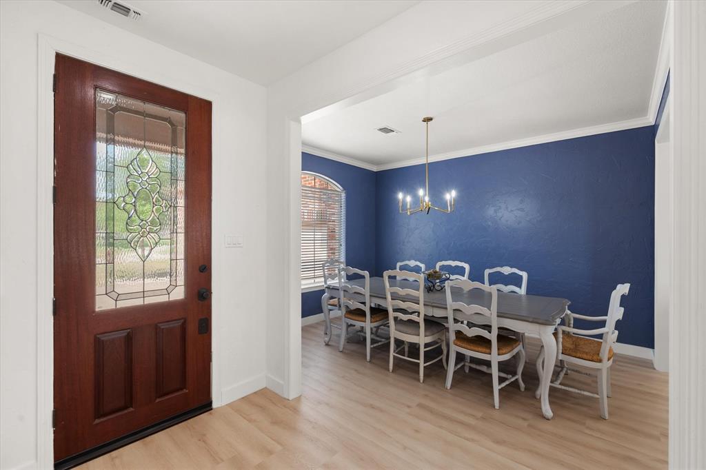 352 Leeward Circle Azle, TX 76020 - Photo 5 of 40