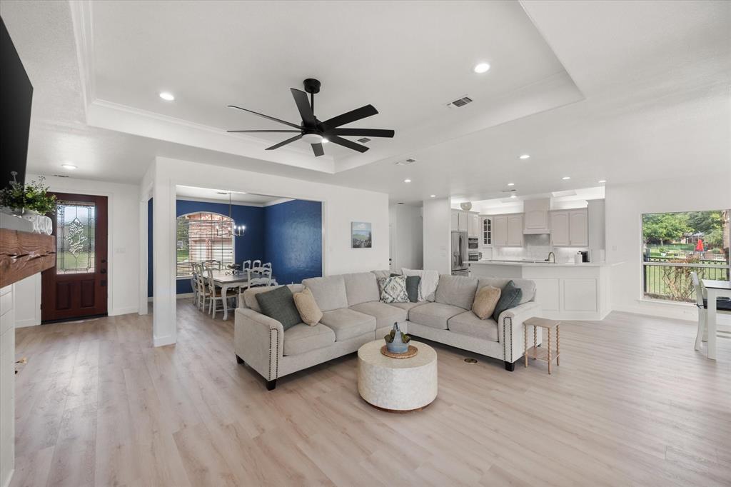 352 Leeward Circle Azle, TX 76020 - Photo 9 of 40