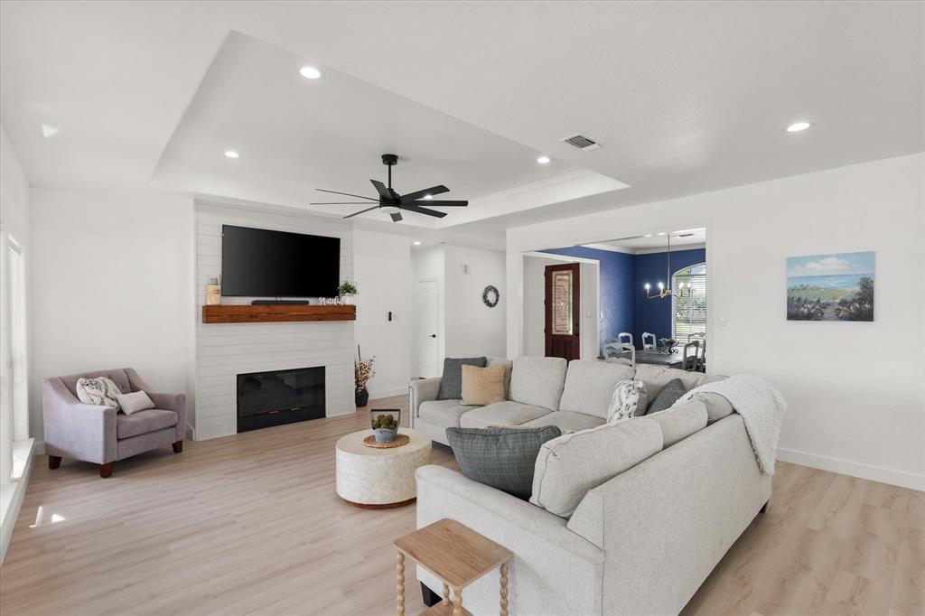 352 Leeward Circle Azle, TX 76020 - Photo 10 of 40