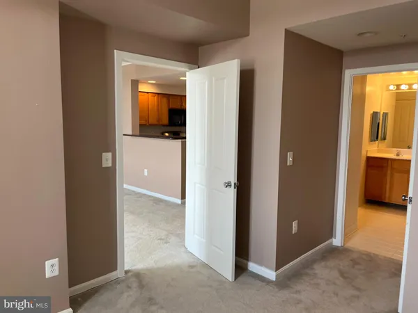 $2,000 | 4480 Market Commons Drive, Unit 511, Fairfax, VA 22033