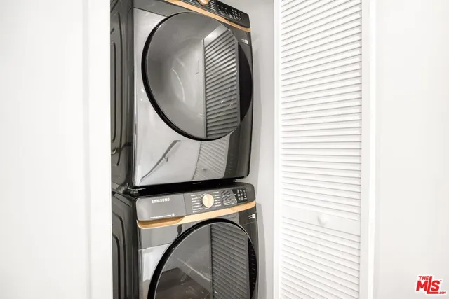 a close up of a washer and dryer