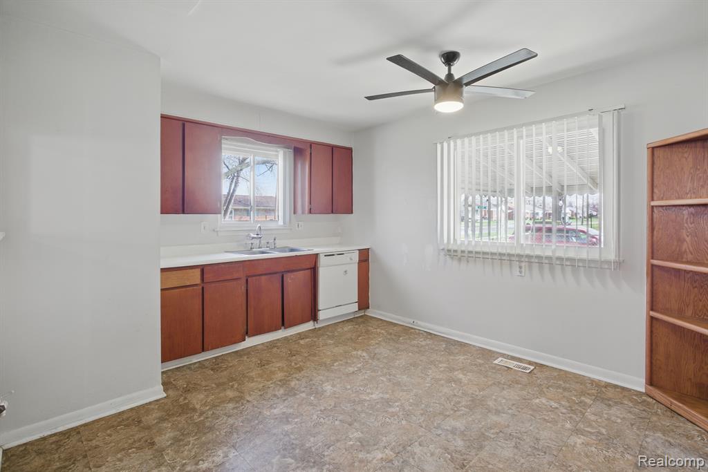 30215 Spring Arbor Drive Inkster, MI 48141 - Photo 5 of 17