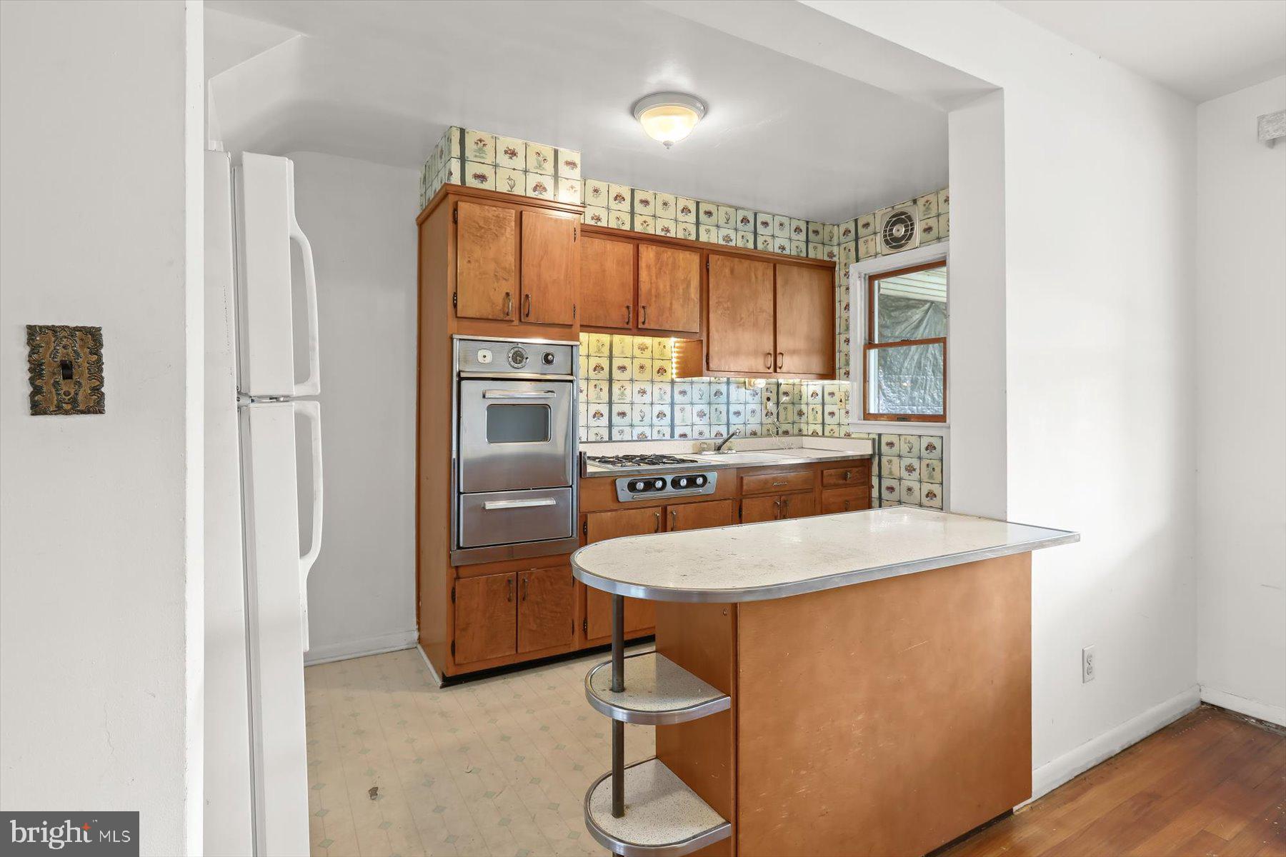 2112 Graythorn Road Baltimore, MD 21220 - Photo 9 of 29 Kitchen w/ Island