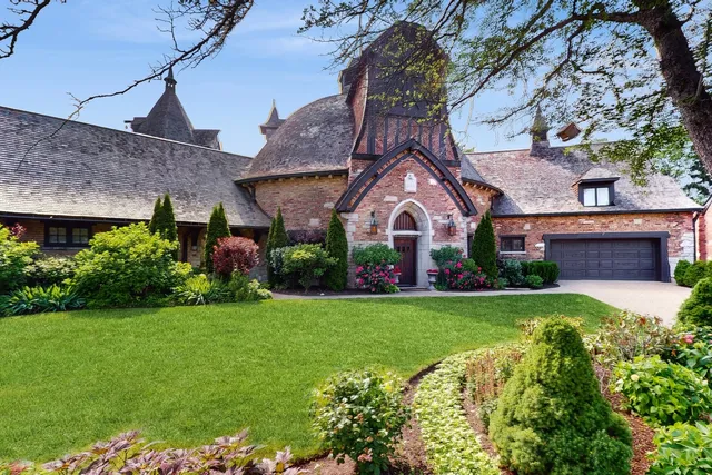 $3,489,000 | 570 Hathaway Circle, Lake Forest, IL 60045