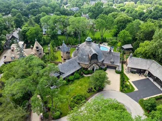 $3,489,000 | 570 Hathaway Circle, Lake Forest, IL 60045