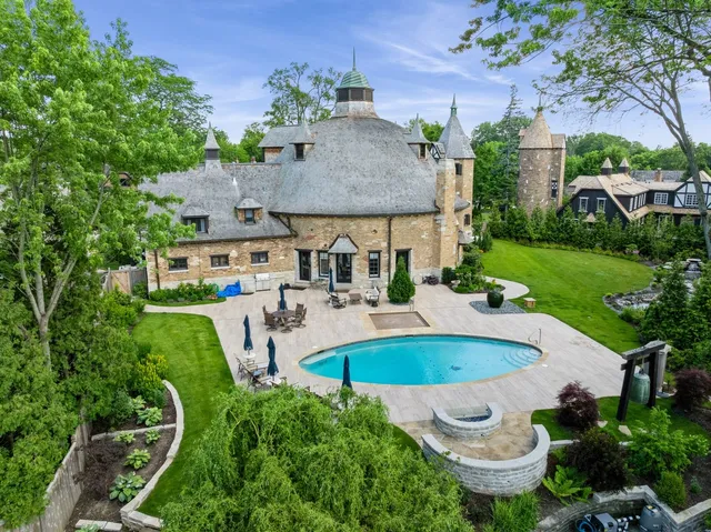 $3,489,000 | 570 Hathaway Circle, Lake Forest, IL 60045