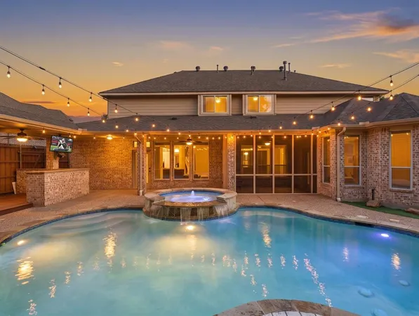 $800,000 | 2533 Green Oak Drive, Carrollton, TX 75010