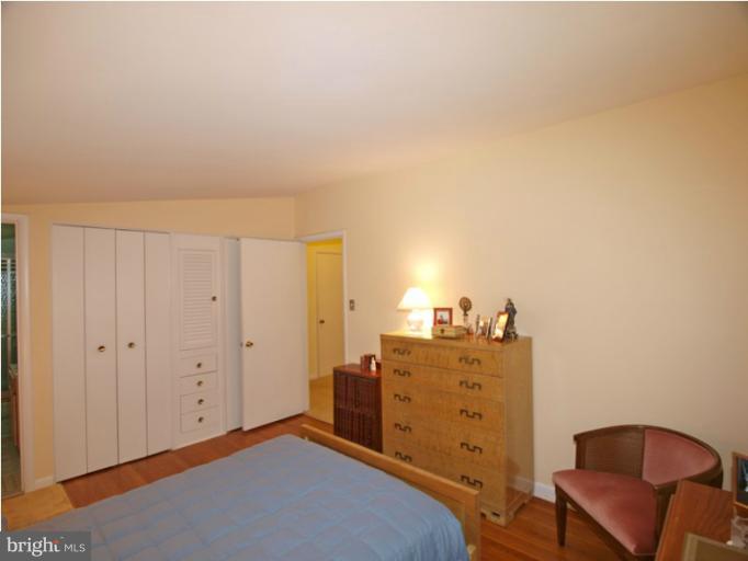 807 North Belgrade Road Silver Spring, MD 20902 - Photo 18 of 25 Bedroom (Master) View 2