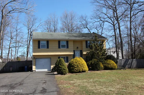$740,000 | 7 Portsmouth Road, Englishtown, NJ 07726